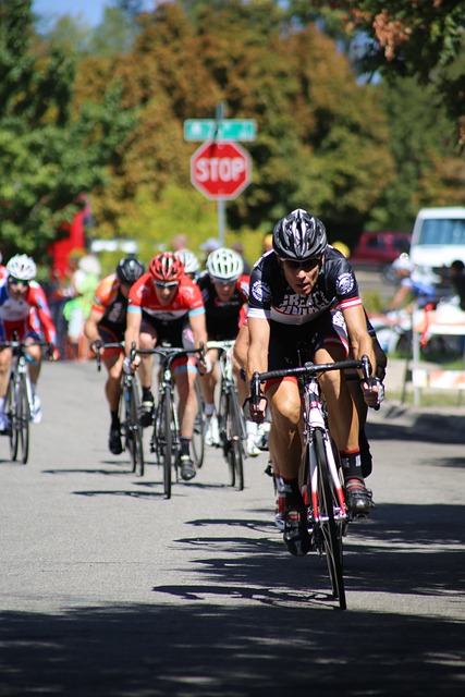 篮而引发走 篮而引发走